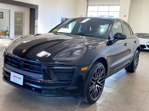 Used 2024 Porsche Macan Turbo image 4