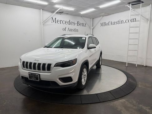 Used 2020 Jeep Cherokee Latitude FWD image 3