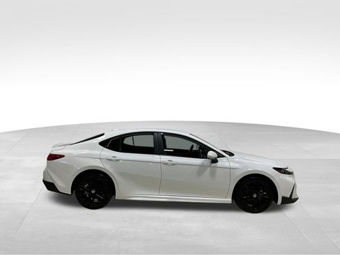 Used 2025 Toyota Camry SE FWD image 4