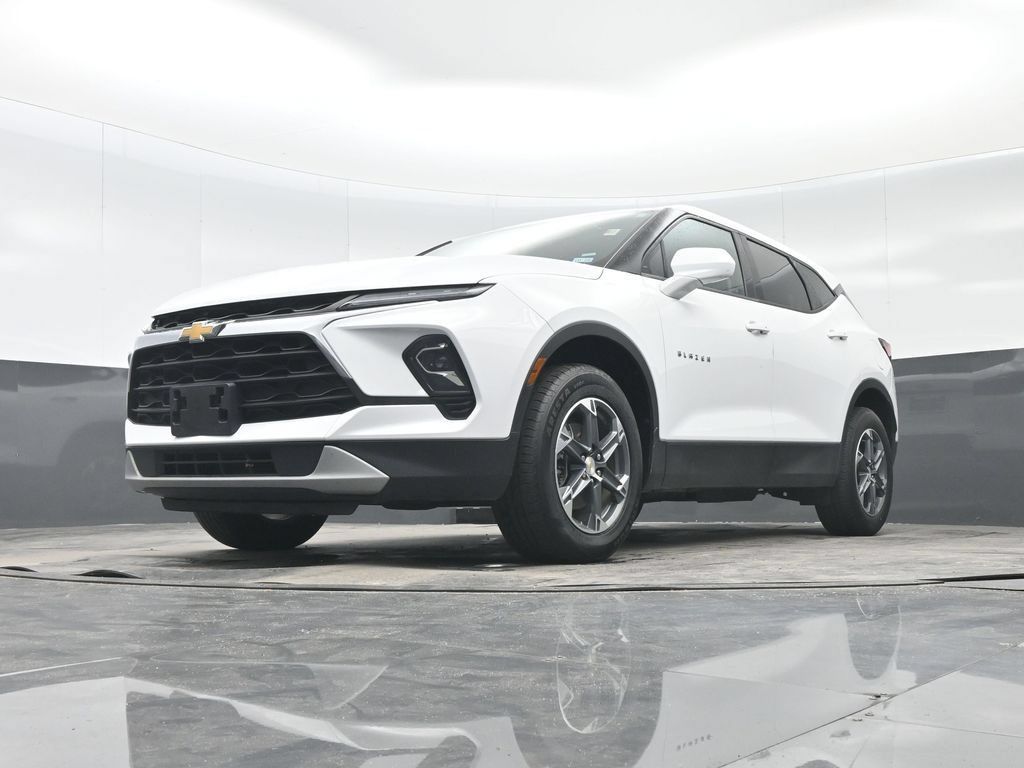 Used 2025 Chevrolet Blazer LT FWD image 25