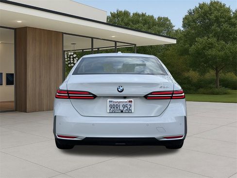 Used 2025 BMW 530i image 9