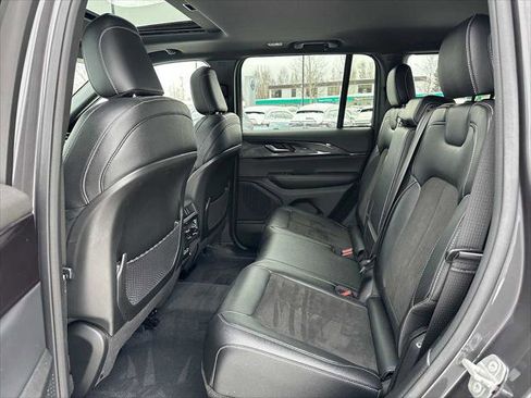 Used 2023 Jeep Grand Cherokee Altitude image 16