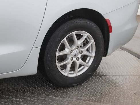 Used 2024 Chrysler Voyager LX image 14