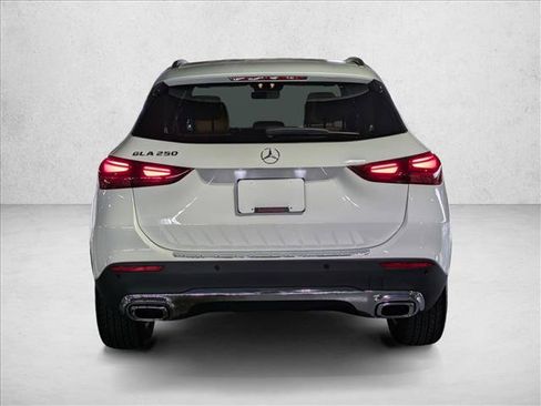 Certified 2026 Mercedes-Benz GLA 250 image 8