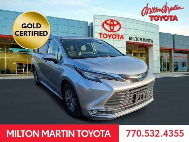 Used 2021 Toyota Sienna XLE FWD image 1