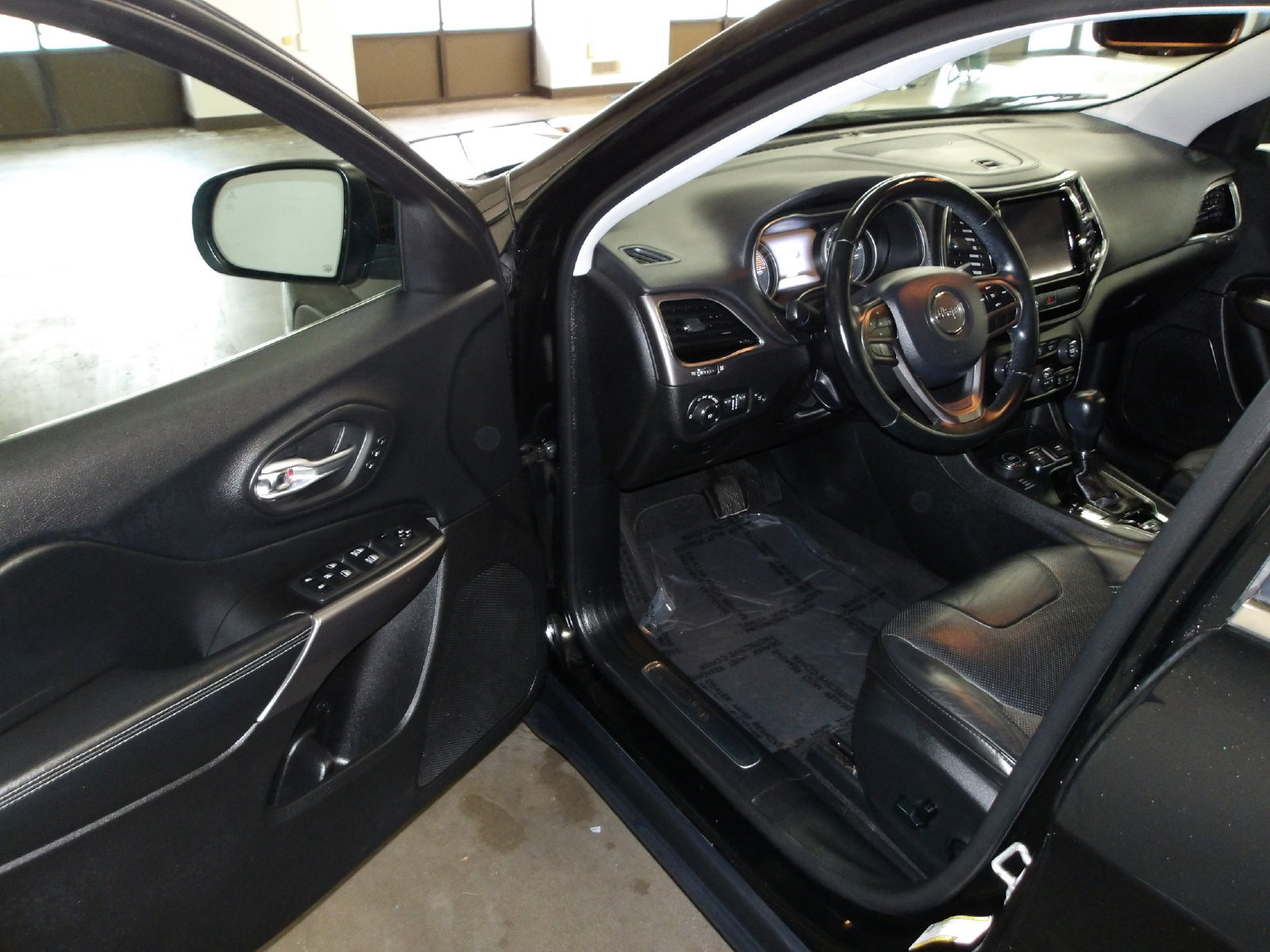 Used 2020 Jeep Cherokee Limited AWD/4WD image 8