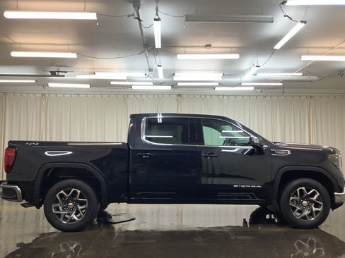 New 2026 GMC Sierra 1500 SLE image 5