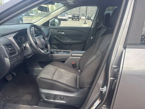 Used 2025 Nissan Rogue SV FWD image 19