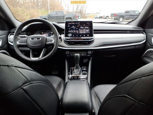 Used 2023 Jeep Compass Latitude image 8