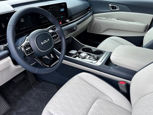 New 2026 Kia Carnival EX image 10