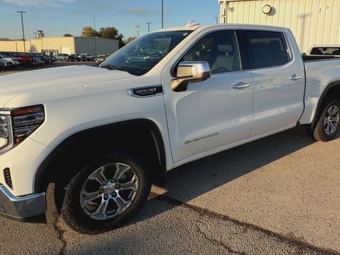 Used 2024 GMC Sierra 1500 SLT image 4