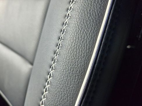 Used 2025 GMC Acadia Denali image 17