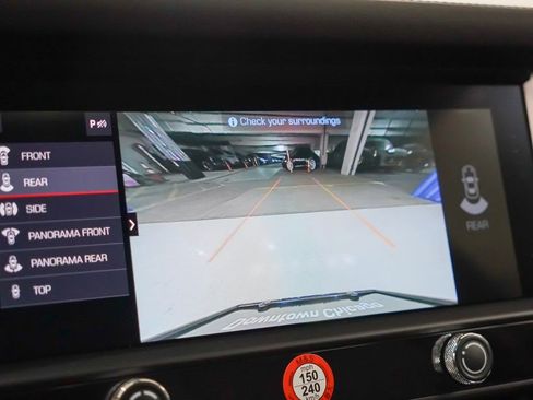 Certified 2025 Porsche Macan image 30