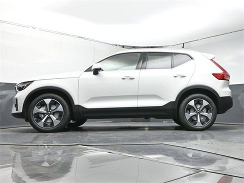 New 2025 Volvo XC40 B5 Plus w/ Protection Package Premier image 38