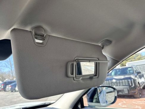 Used 2024 Nissan Pathfinder S image 26