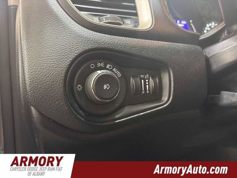 Used 2016 Jeep Renegade Latitude image 10