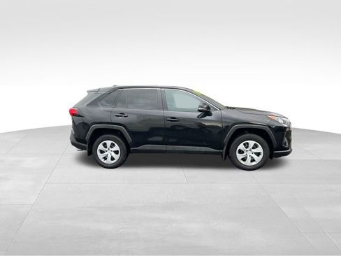 Used 2022 Toyota RAV4 LE image 4