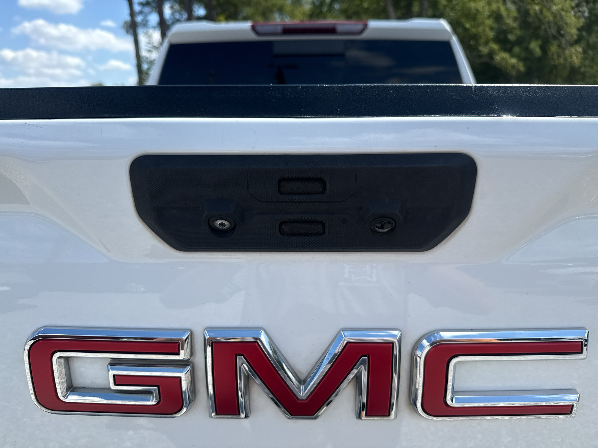 Used 2022 GMC Sierra 1500 SLT w/ SLT Convenience Package AWD/4WD image 9