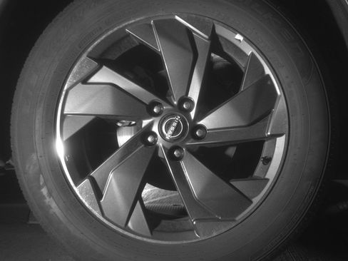 Used 2025 Nissan Rogue SV FWD image 15