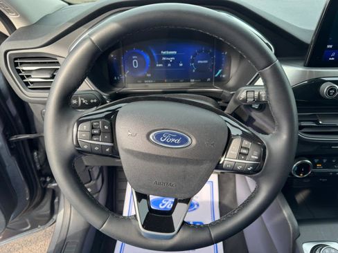 Used 2022 Ford Escape Titanium AWD/4WD image 6