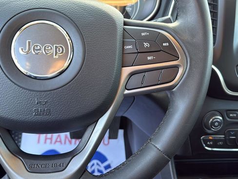 Used 2020 Jeep Cherokee Latitude Plus image 16