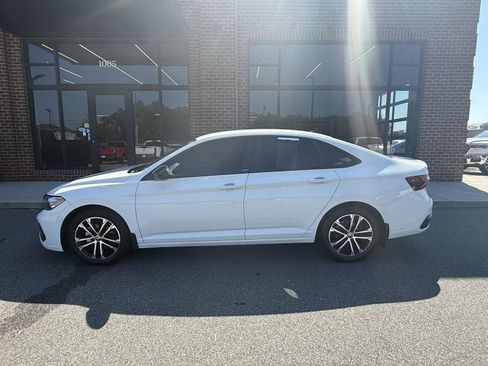 Used 2024 Volkswagen Jetta Sport FWD image 3