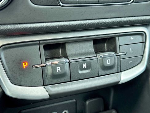Used 2023 GMC Terrain SLE FWD image 31