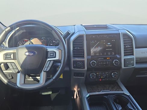 Certified 2019 Ford F250 Lariat w/ Chrome Package image 17