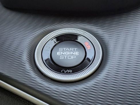 New 2025 Jeep Grand Cherokee Altitude image 30