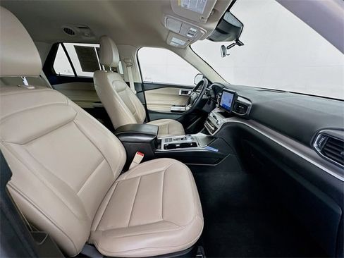 Used 2024 Ford Explorer XLT w/ Equipment Group 202A image 26