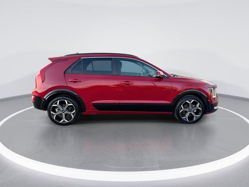 Used 2023 Kia Niro EX Touring image 9