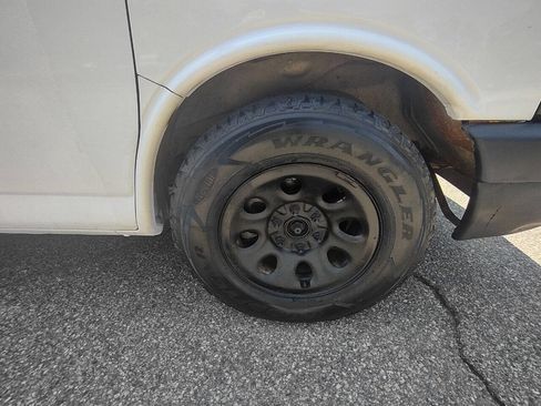 Used 2012 GMC Savana 1500 AWD image 13