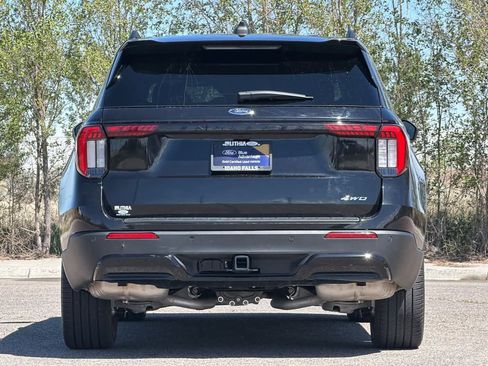 Used 2025 Ford Explorer ST-Line w/ ST-Line Street Pack AWD/4WD image 7