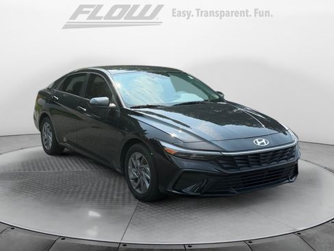 Certified 2025 Hyundai Elantra Hybrid FWD image 1