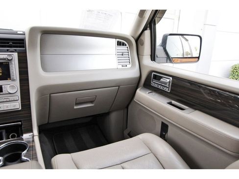 Used 2010 Lincoln Navigator L 2WD image 10