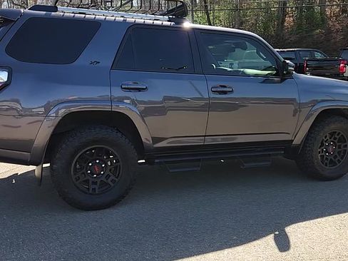 Used 2022 Toyota 4Runner SR5 Premium w/ Moonroof Package image 9
