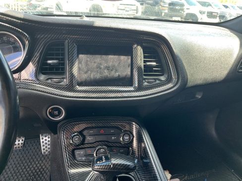 Used 2016 Dodge Challenger SXT Plus RWD image 9