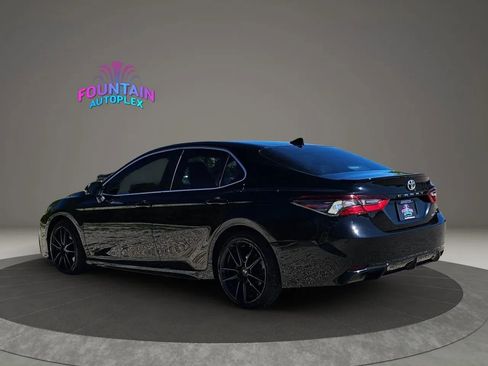 Used 2023 Toyota Camry SE FWD image 3