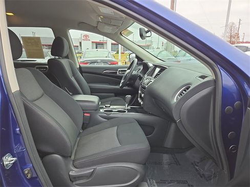 Used 2019 Nissan Pathfinder SV image 15