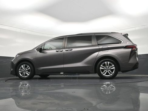 Used 2021 Toyota Sienna Limited FWD image 26