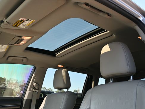 Used 2015 Toyota Highlander Limited image 9