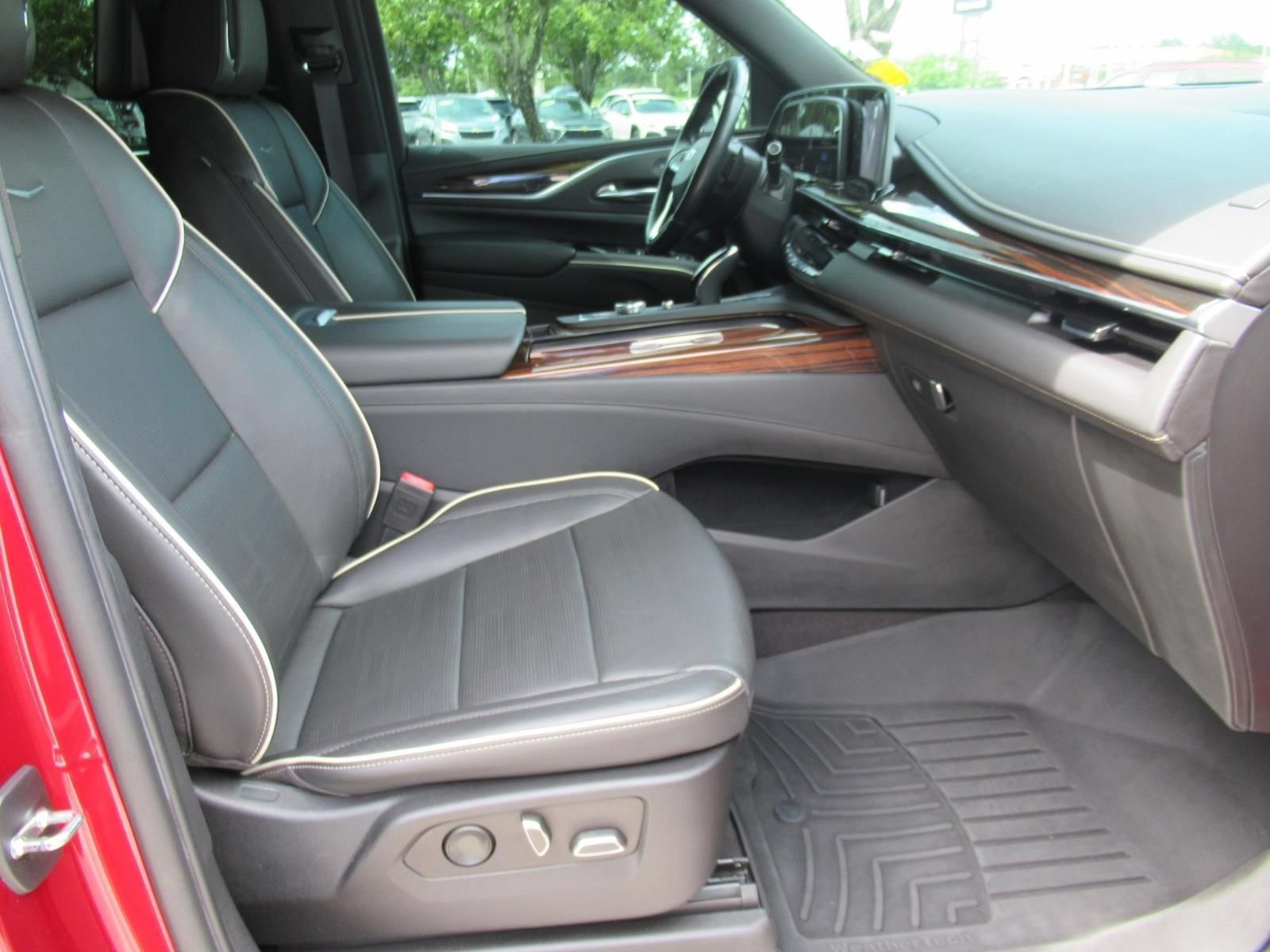 Used 2023 Cadillac Escalade Premium Luxury w/ LPO, Radiant Package AWD/4WD image 9