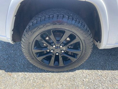 Used 2019 Jeep Grand Cherokee Altitude AWD/4WD image 31