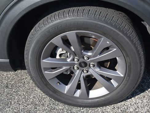 Used 2022 Ford Explorer XLT w/ Equipment Group 202A AWD/4WD image 11