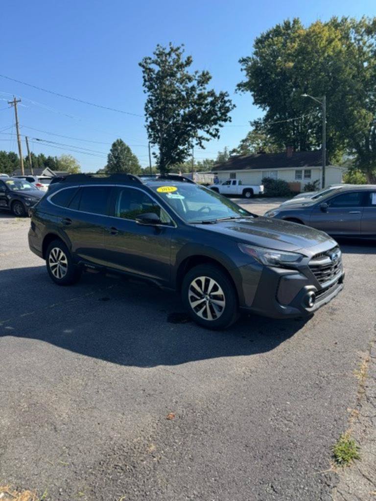 Used 2023 Subaru Outback Premium AWD/4WD image 3