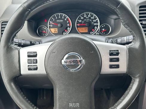 Used 2011 Nissan Pathfinder LE w/ Navigation Pkg AWD/4WD image 24