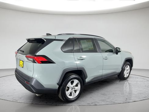 Used 2020 Toyota RAV4 XLE w/ Convenience Package FWD image 3