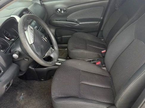 Used 2016 Nissan Versa SV image 3
