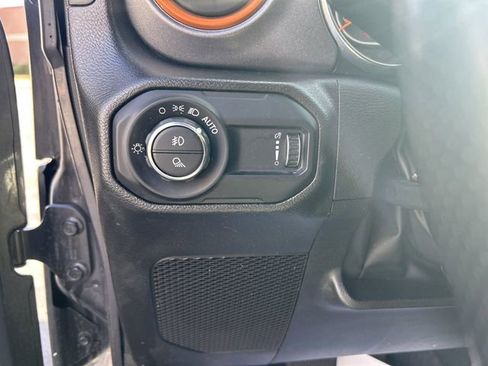 Used 2023 Jeep Gladiator Mojave w/ Cold Weather Group image 25