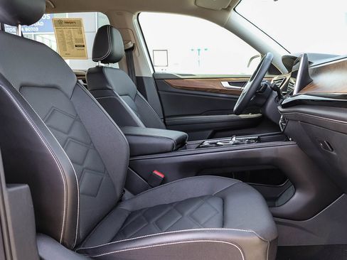 Used 2024 Volkswagen Atlas SE FWD image 18